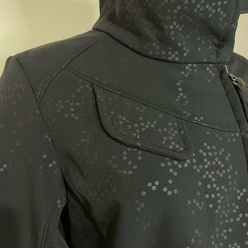 Lolë Soft Shell Jacket - Picture 7 of 10